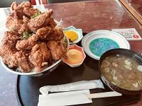 超爆盛り！！唐揚げ丼