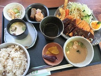 胉`