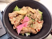 豚トロネギ塩丼