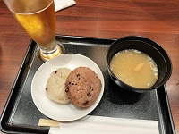 ラウンジのごはん