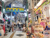 雑踏の中へ